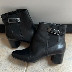 Ladies new leather Bandolino boots size 61/2